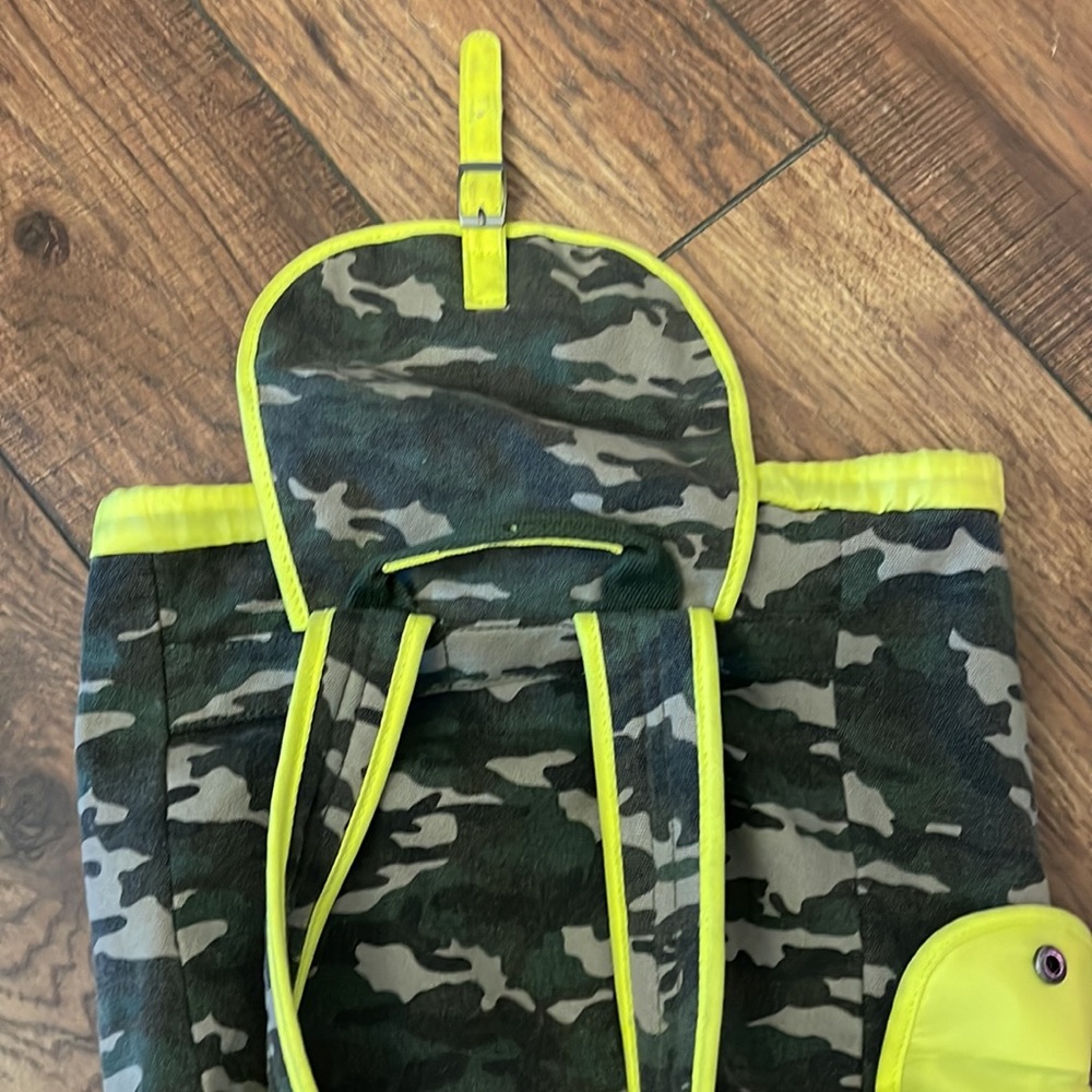 Backpack - Picture 5 of 7